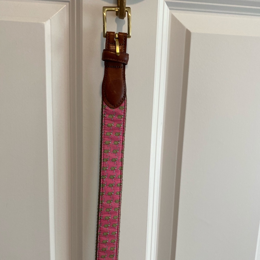 Lily Pulitzer belt size 38
